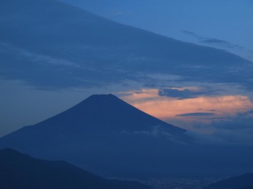 ④日の出時間帯の富士山　5：48