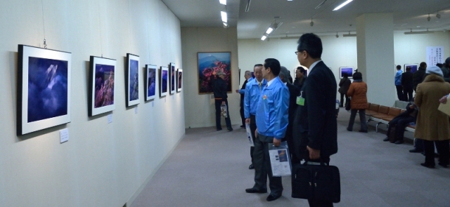 秀麗富嶽十二景・写真コンテスト優秀作品展示しています。