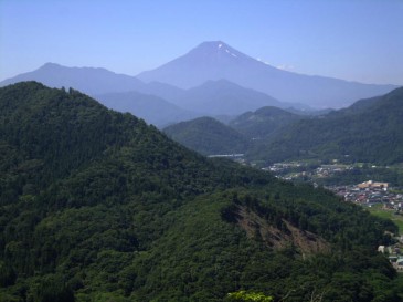 大月駅から近い山　　御前山・菊花山（2012.8.2）