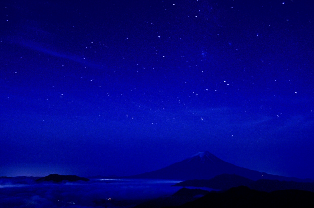 　雁ヶ腹摺山からの雲海と富士山(2016.5.21)