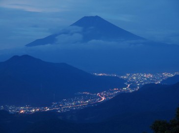 ①夜明け前の富士山 5：09