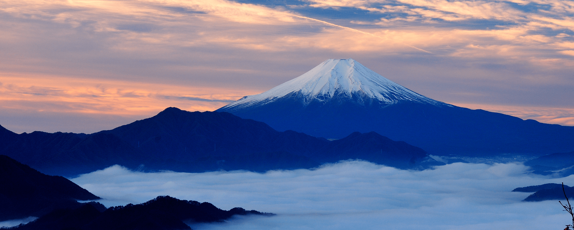 大月市の山頂から見た富士山