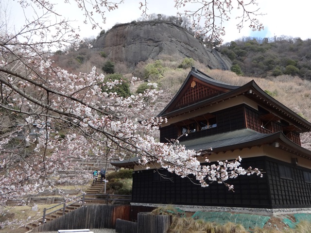丸山公園と岩殿山