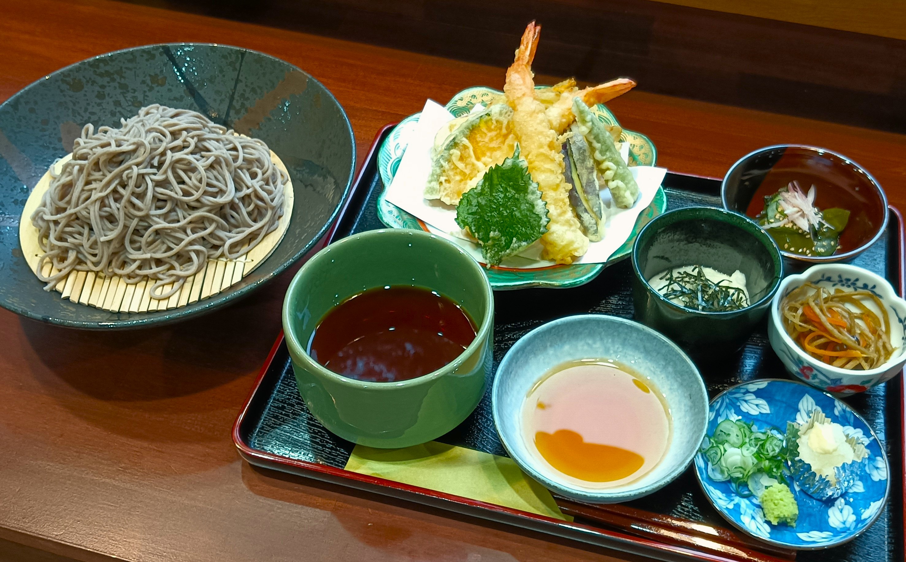 一番人気はこれ！名物の忠治そば膳