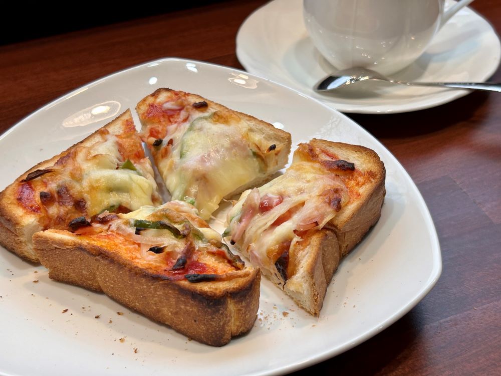 小腹が空いたときにぴったりのピザトースト