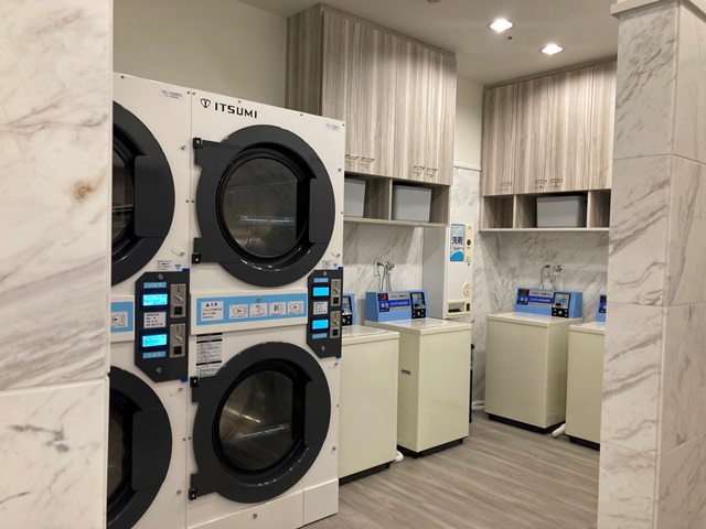 ロッカーやコインランドリーも完備